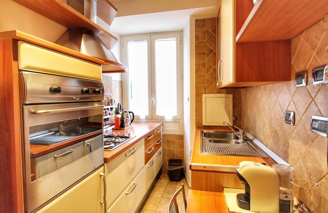 Large And Charming Apartment In Trastevere By Yourhost-1